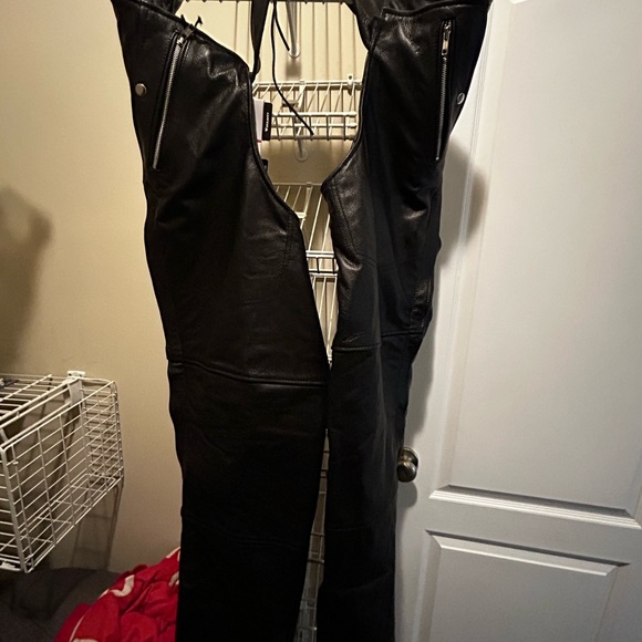 Milwaukee Leather Men’s leather vest and chaps. - Picture 4 of 8